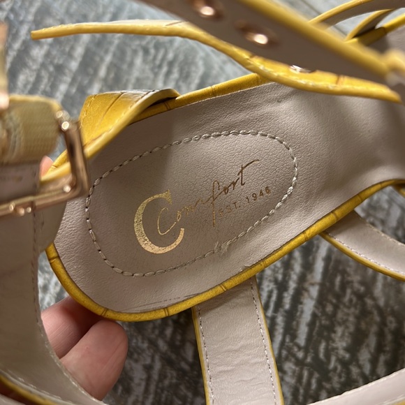 Beautiful Yellow Summer Heels - Picture 7 of 7